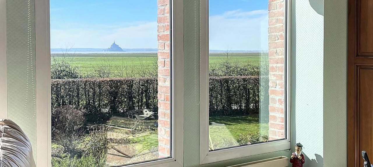 Gîte de charme La Maison Saint-Leonard avec piscine, SPA, vue sur le Mont Saint-Michel Vains Extérieur photo